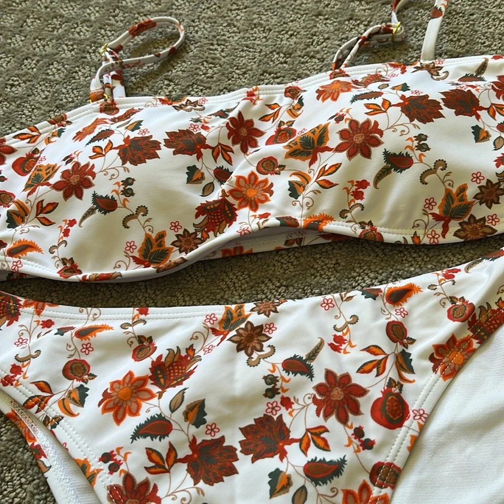 Bikini - Picture 2 of 5